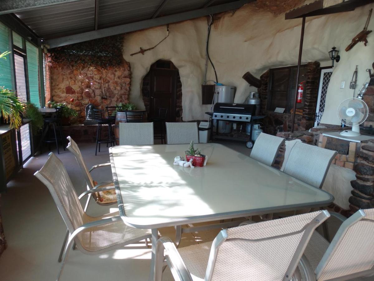 Hotel Di'S Dugouts Coober Pedy Exterior foto