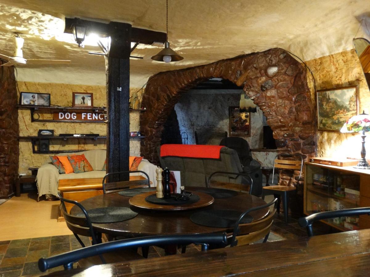 Hotel Di'S Dugouts Coober Pedy Exterior foto