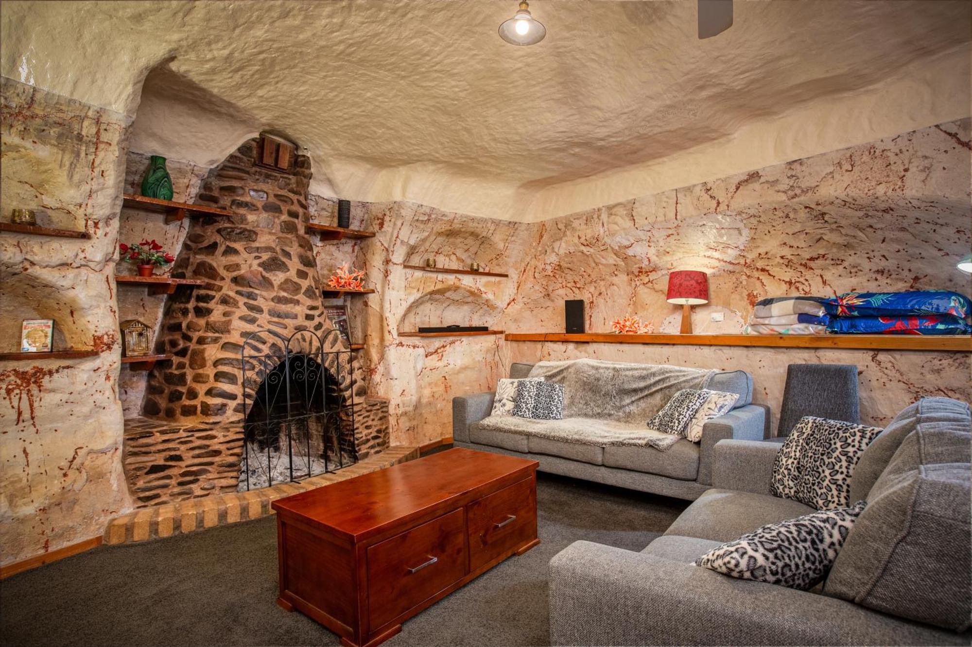 Hotel Di'S Dugouts Coober Pedy Exterior foto