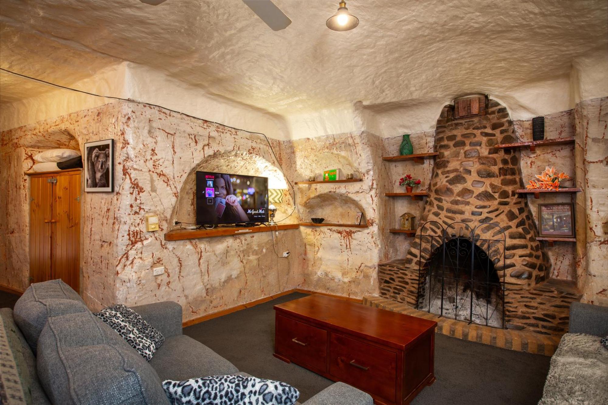 Hotel Di'S Dugouts Coober Pedy Exterior foto