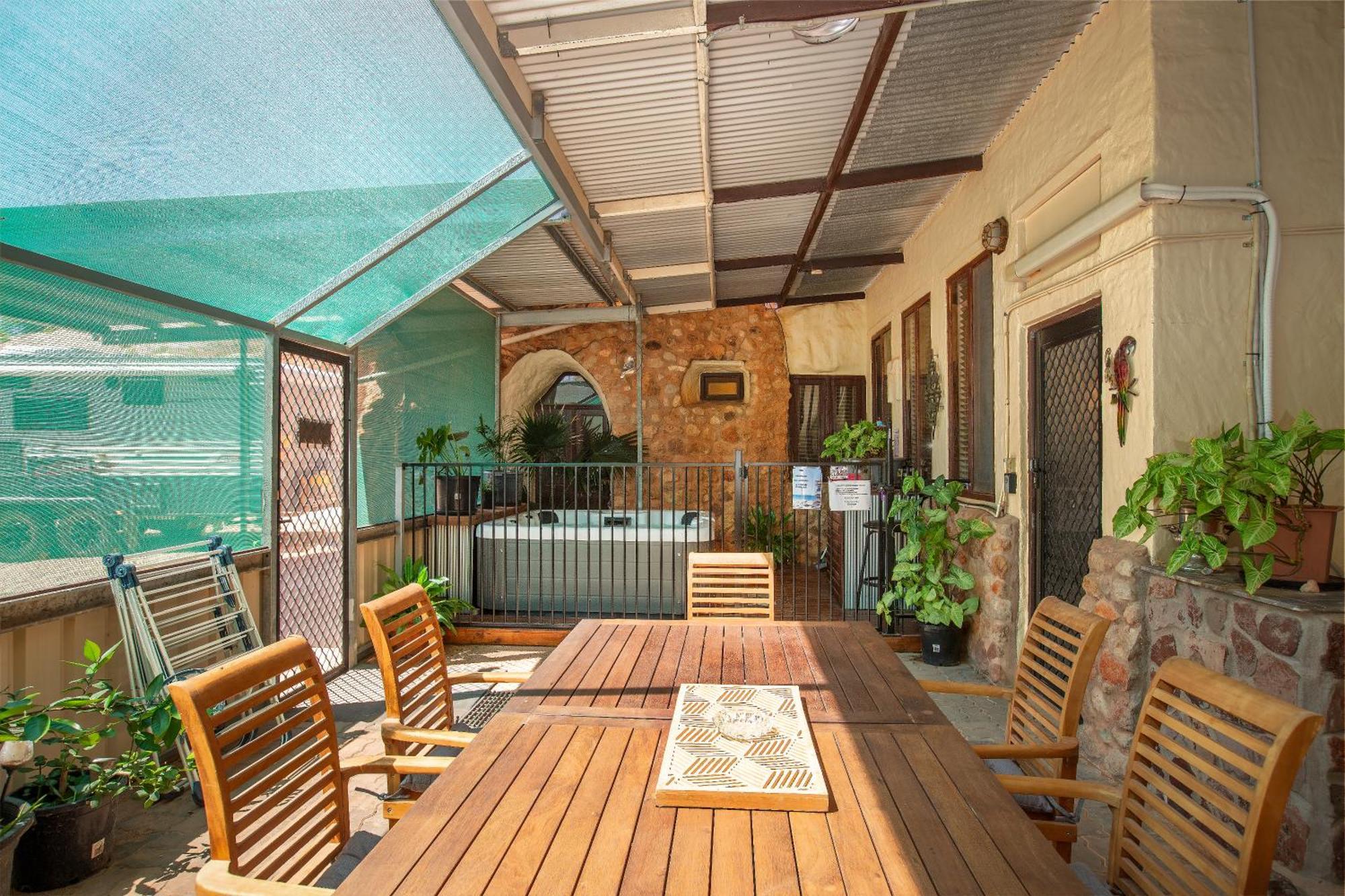 Hotel Di'S Dugouts Coober Pedy Exterior foto