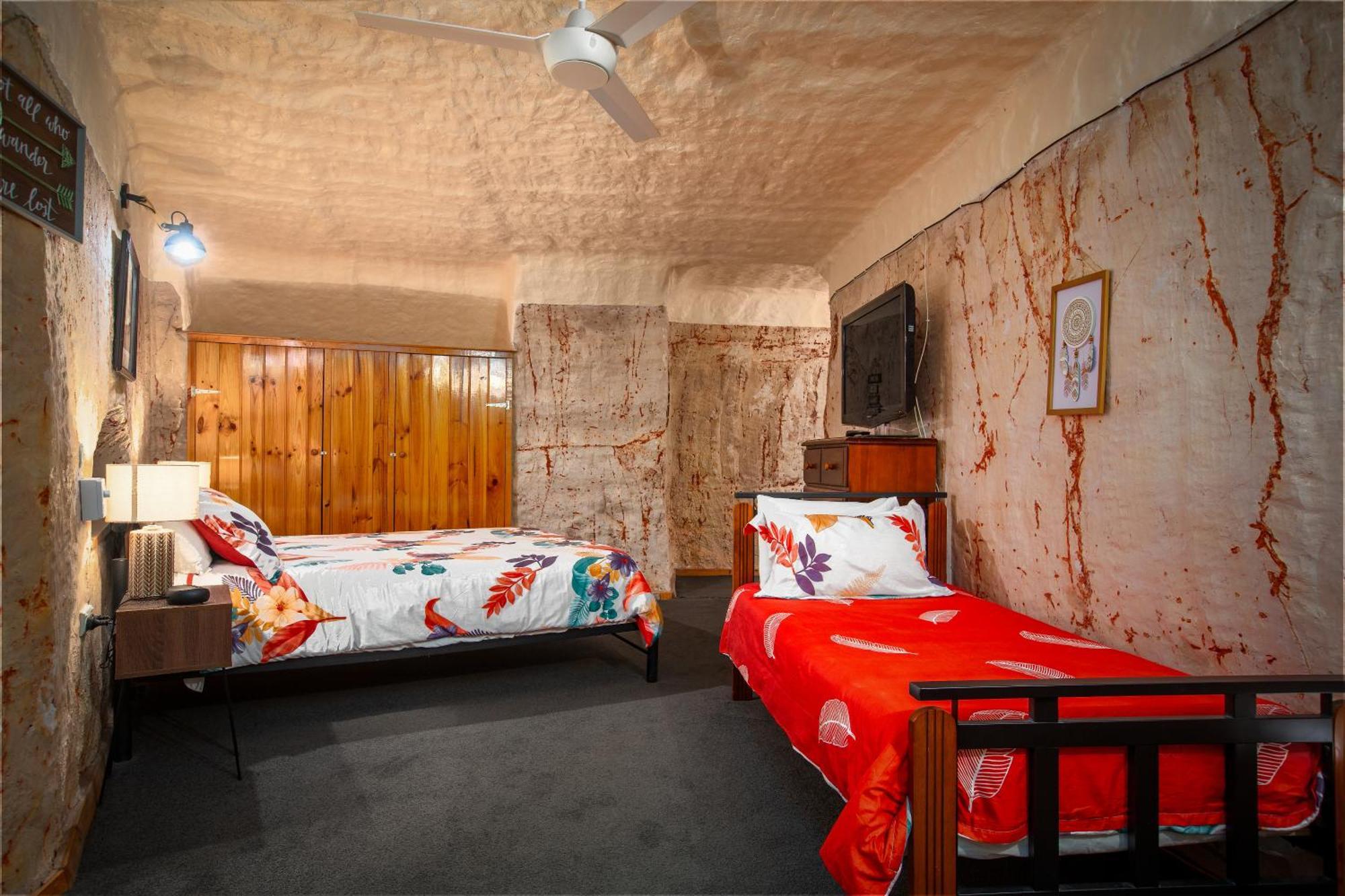 Hotel Di'S Dugouts Coober Pedy Exterior foto
