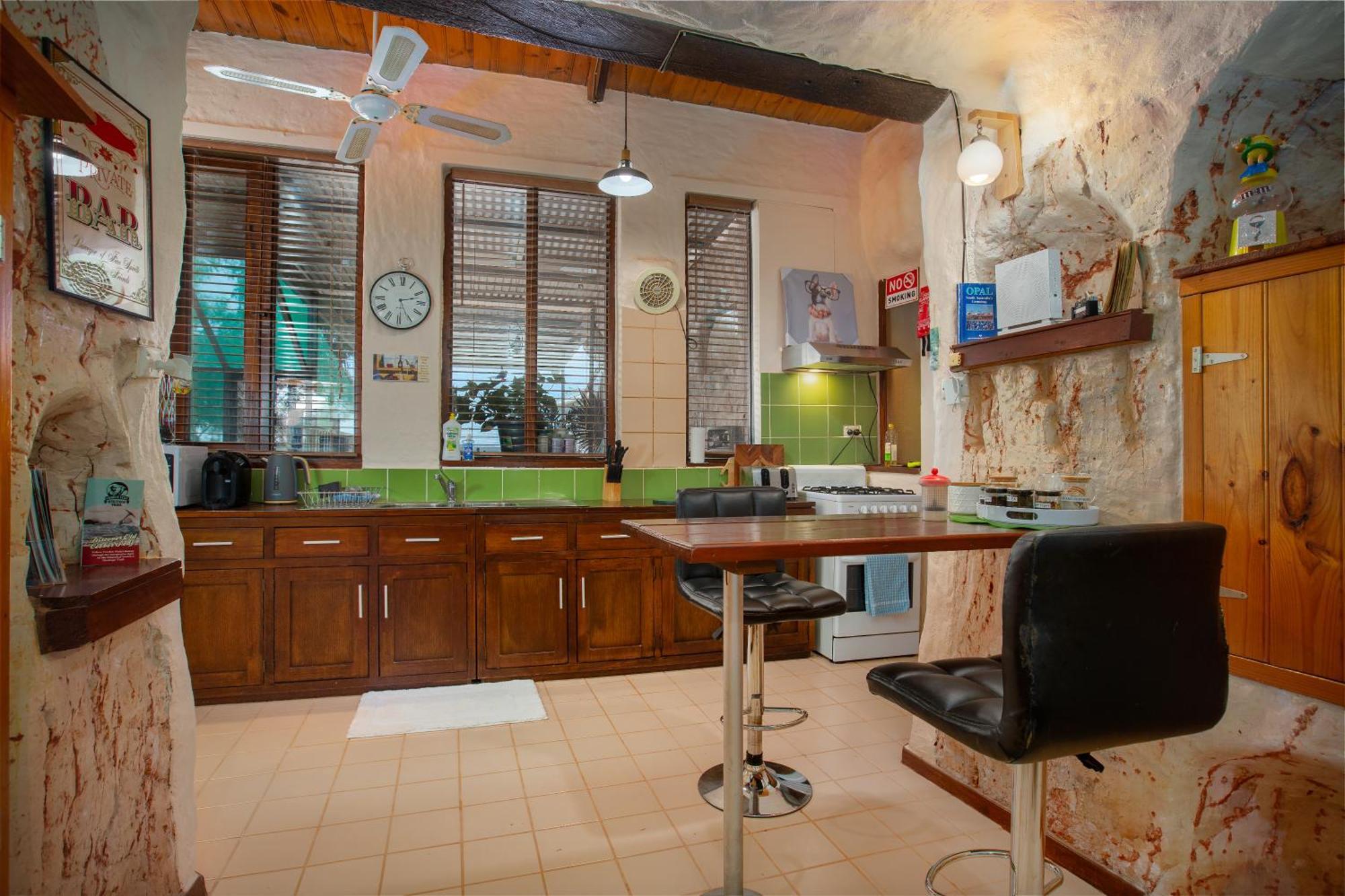 Hotel Di'S Dugouts Coober Pedy Exterior foto