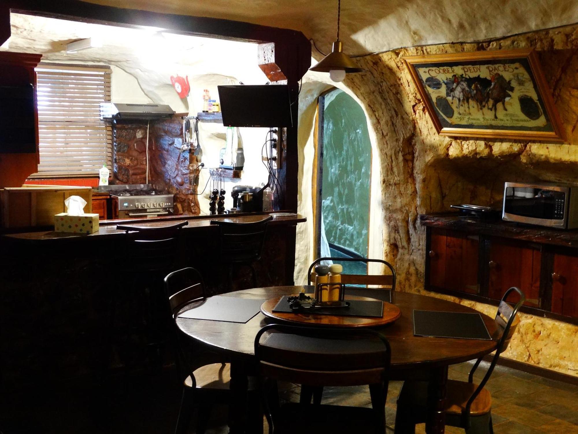 Hotel Di'S Dugouts Coober Pedy Exterior foto