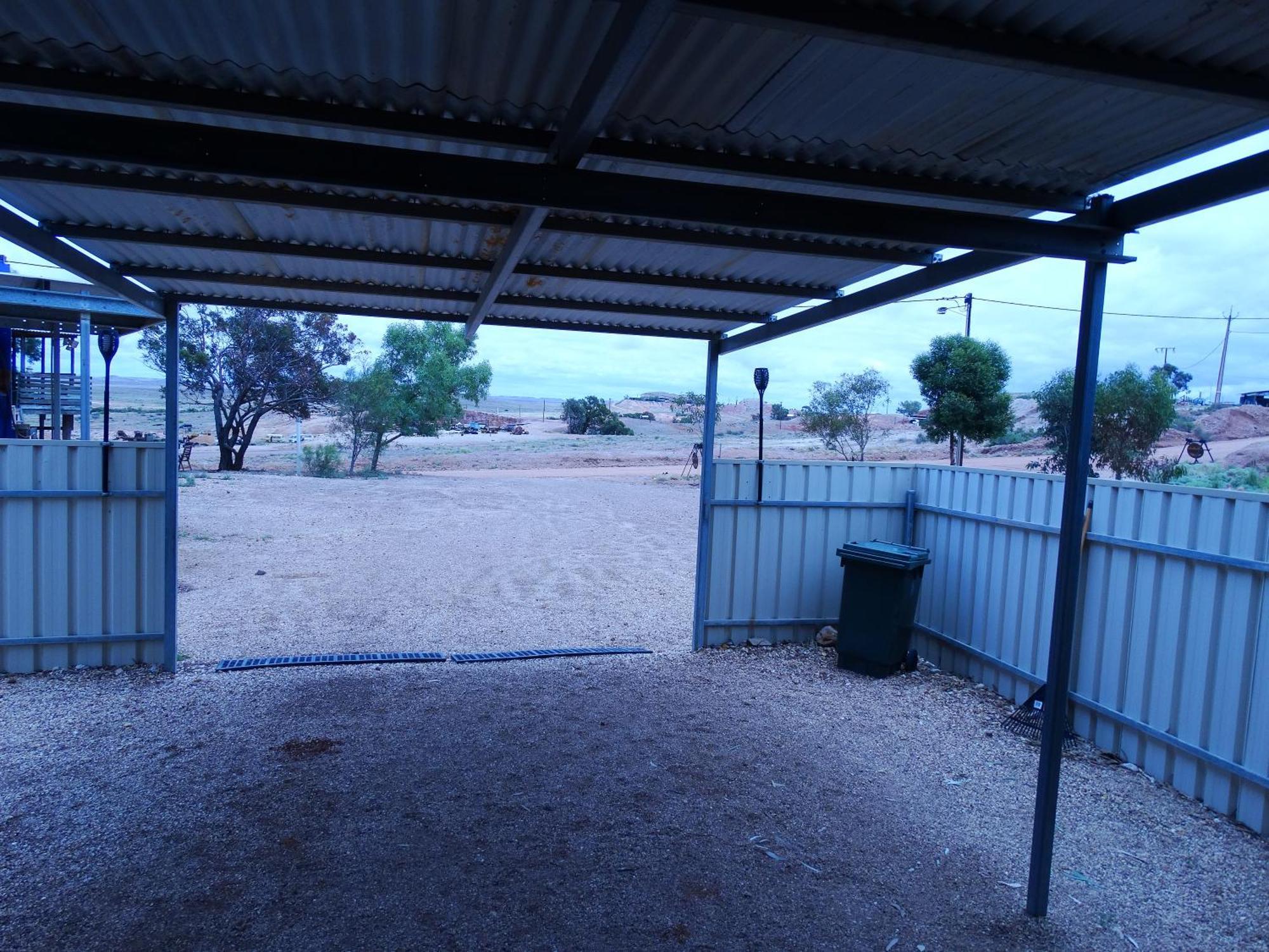 Hotel Di'S Dugouts Coober Pedy Exterior foto