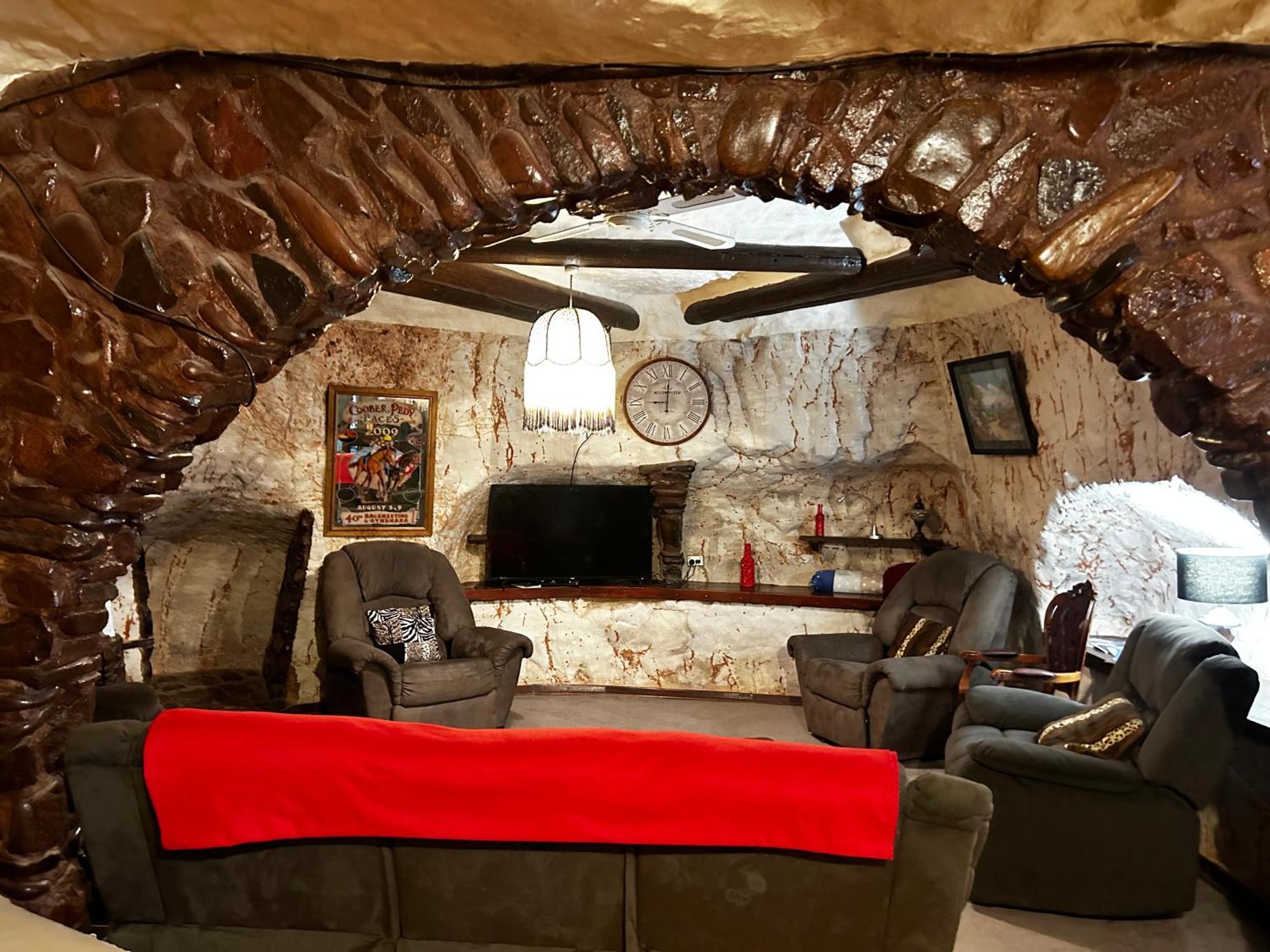 Hotel Di'S Dugouts Coober Pedy Exterior foto