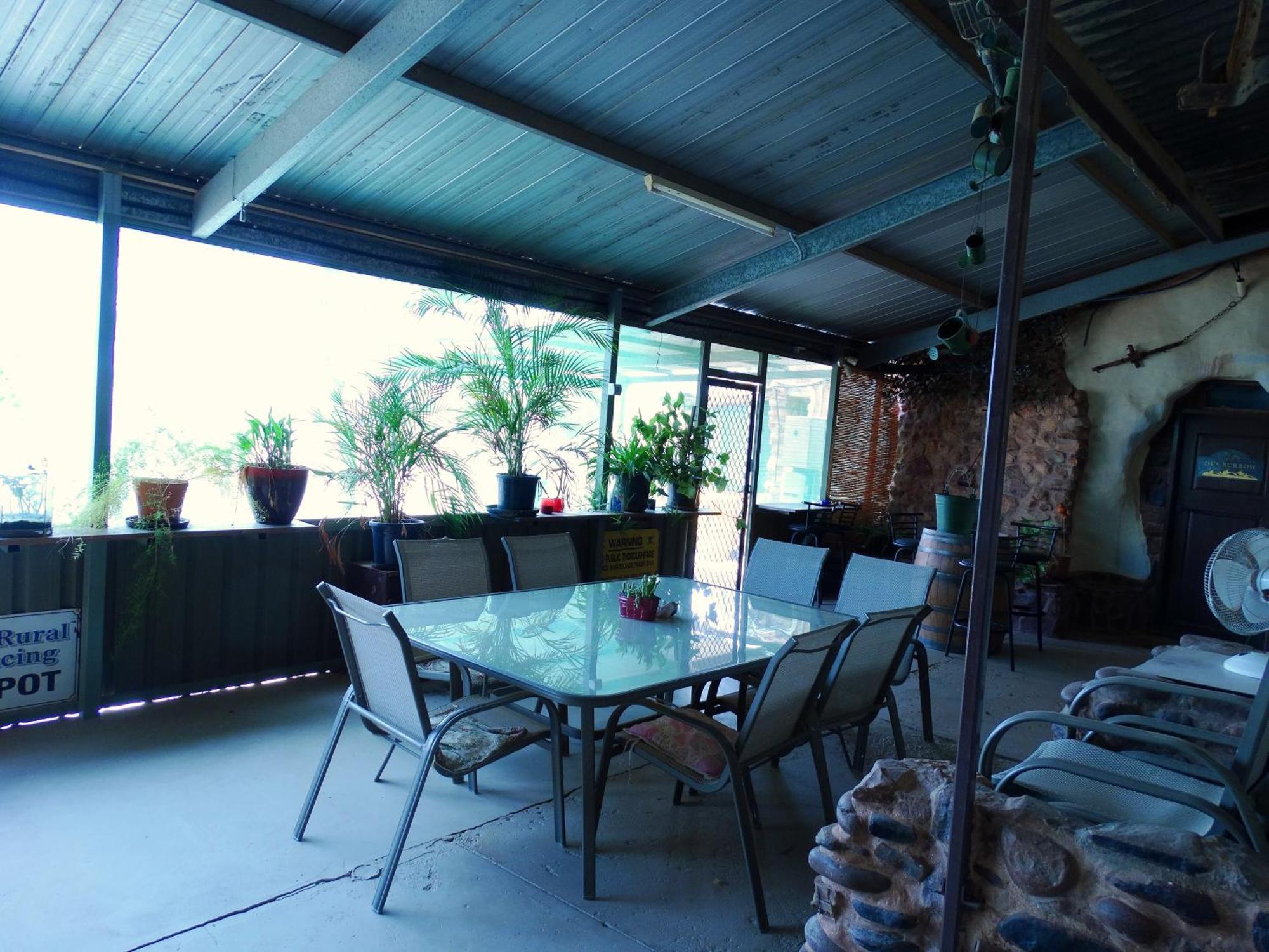Hotel Di'S Dugouts Coober Pedy Exterior foto