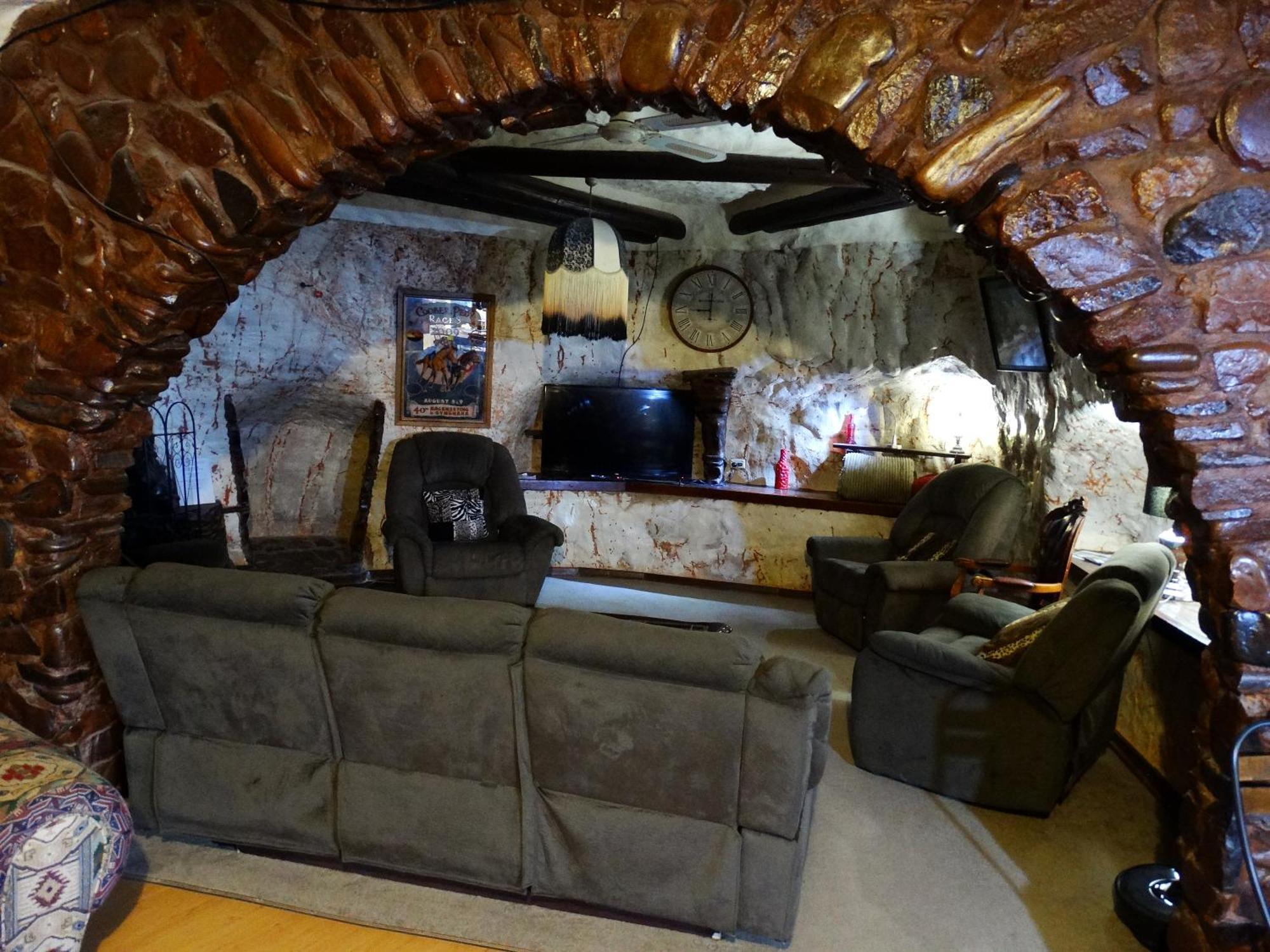 Hotel Di'S Dugouts Coober Pedy Exterior foto