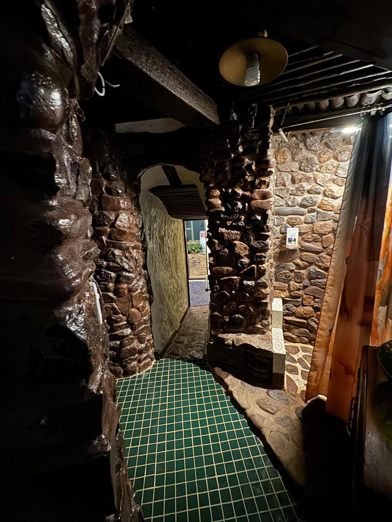 Hotel Di'S Dugouts Coober Pedy Exterior foto