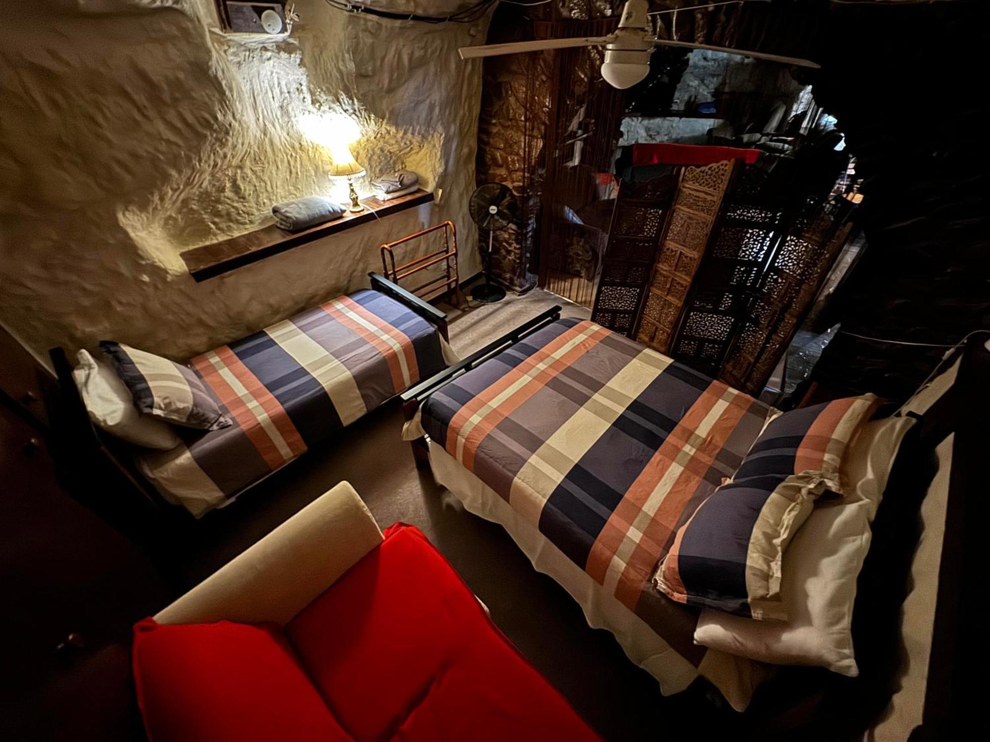 Hotel Di'S Dugouts Coober Pedy Exterior foto