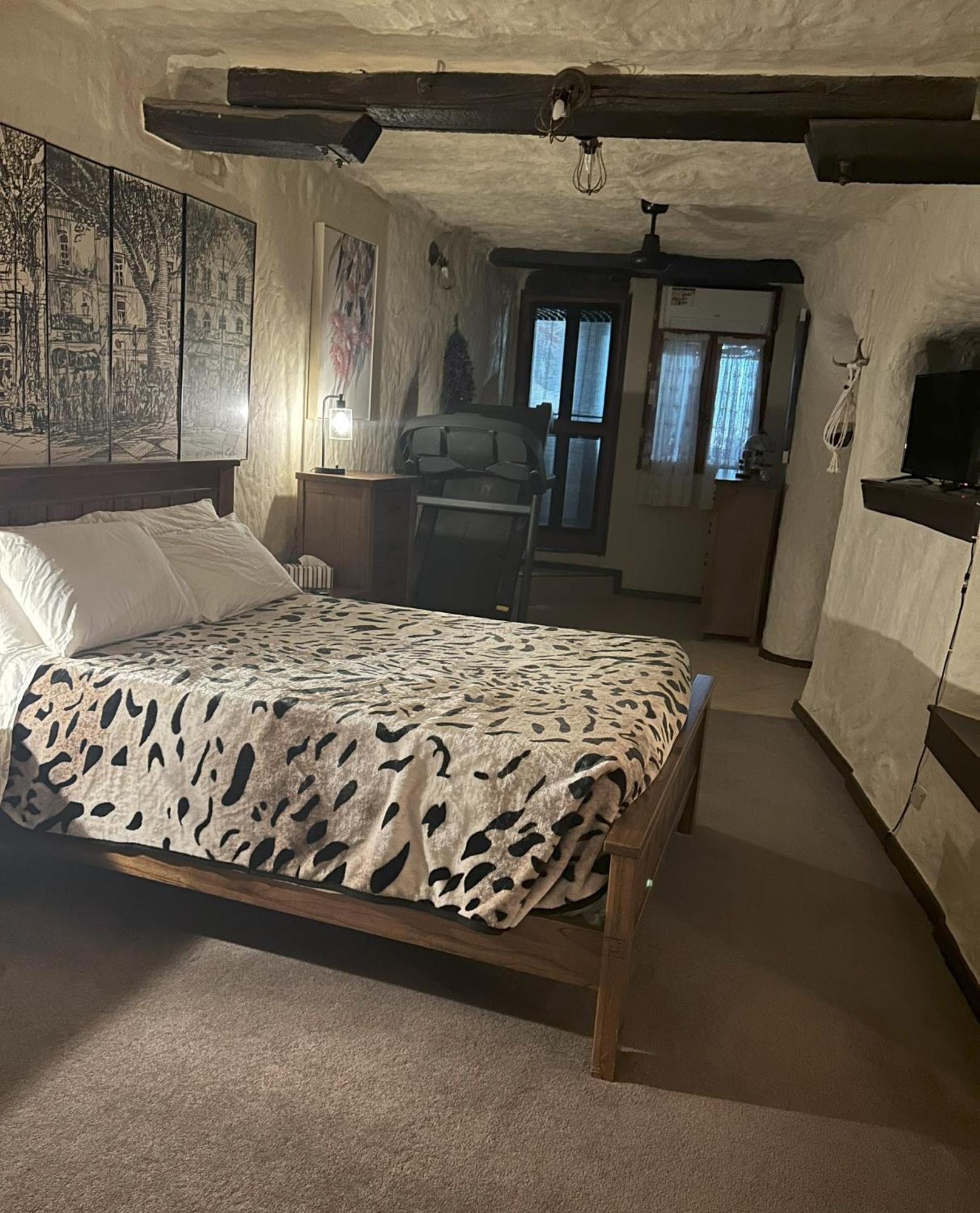 Hotel Di'S Dugouts Coober Pedy Exterior foto