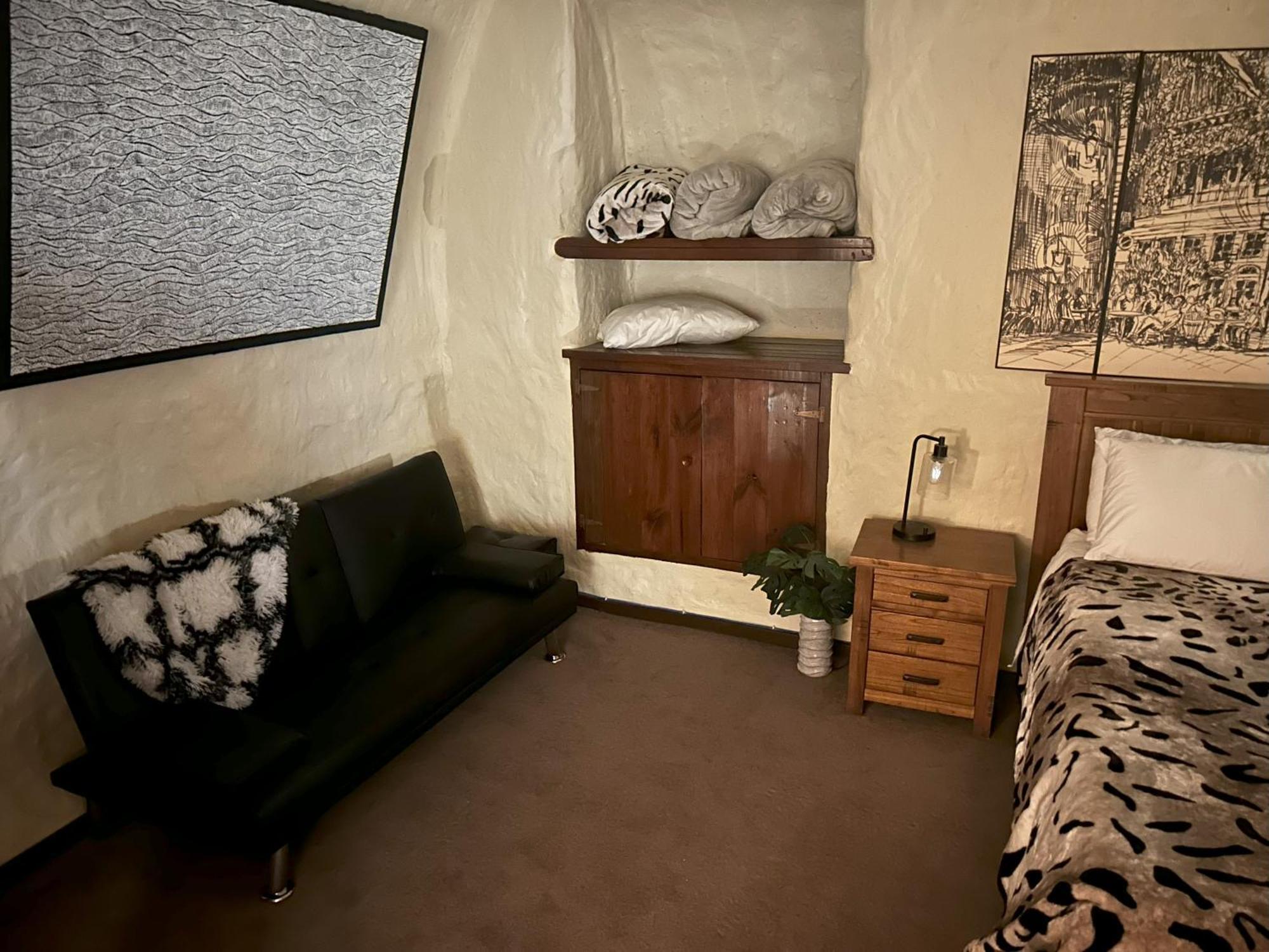 Hotel Di'S Dugouts Coober Pedy Exterior foto