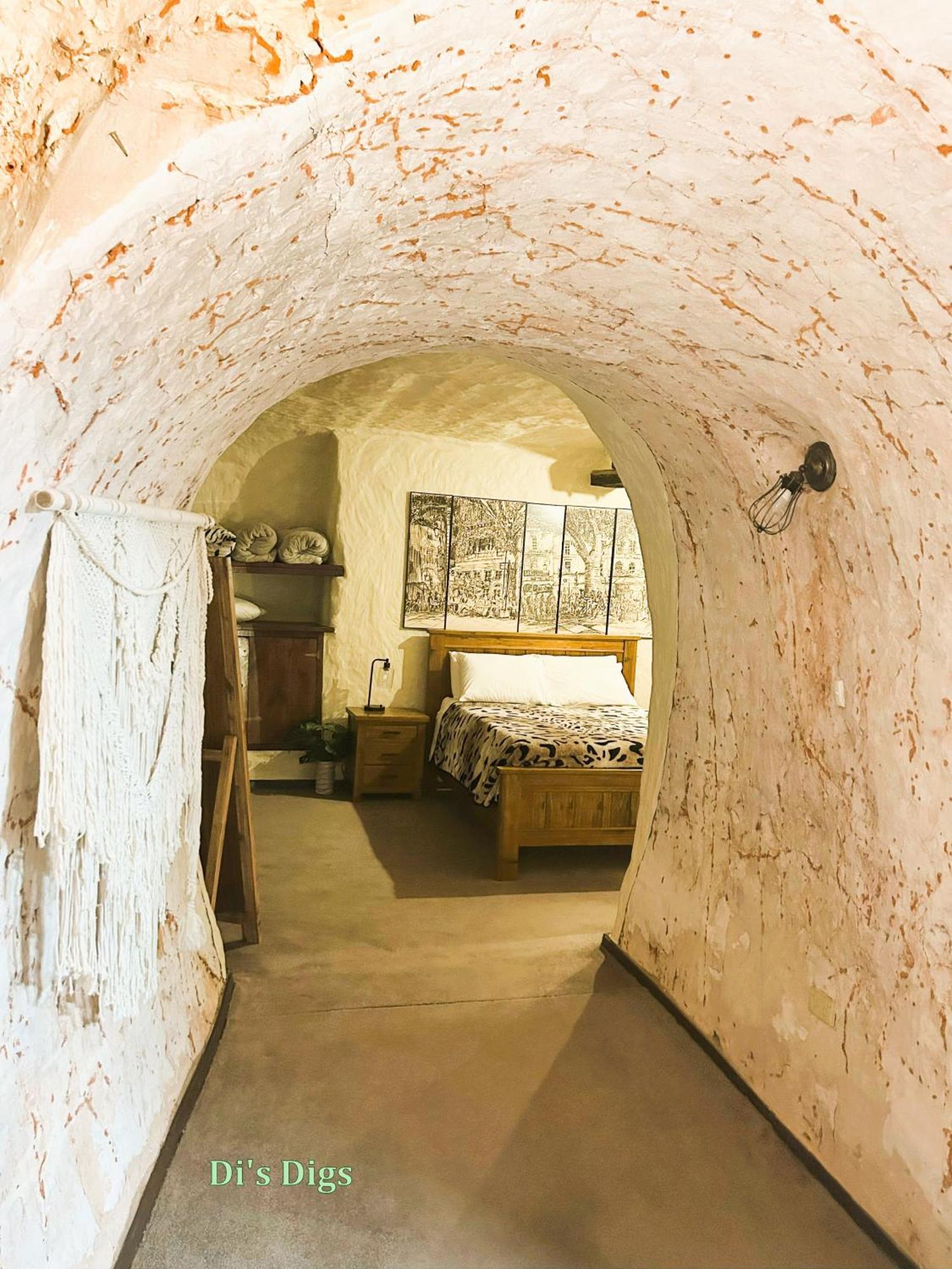 Hotel Di'S Dugouts Coober Pedy Exterior foto